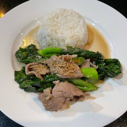 ข้าวคะน้าฮ่องกงหมูผัดน้ำมันหอย