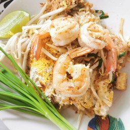 ผัดไทยกุ้งสด สูตรคุณแม่