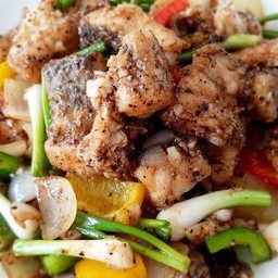 เนื้อปลาผัดพริกไทยดำ (กับข้าว)