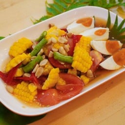 ส้มตำข้าวโพดไข่เค็ม