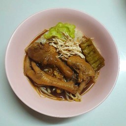 ก๋วยเตี๋ยวไก่มะระ ซุปเปอร์ต้มตุ๋น - ขนมจีนใต้ - กะเพรา