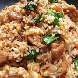 ข้าวคลุกกระเพาหมูชิ้น