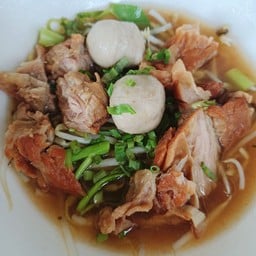 ก๋วยเตี๋ยว เนื้อตุ๋นสุราษฎร์ (ถนนคนเดินน่าน) น่าร