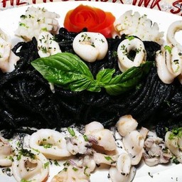 SPAGHETTI BLACK INK SQUID SEAFOOD