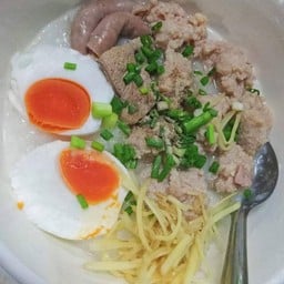 โจ๊กเมธี ก๋วยเตี๋ยว โกเด้ง หมู-เนื้อ สาขาสวนผัก32 เจ๊นิ