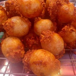 ไส้กรอกอีสานทอด ชลชาติ (ตลาดไท) ตลาดไท