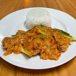 ข้าวรวมมิตรทะเลผัดผงกะหรี่