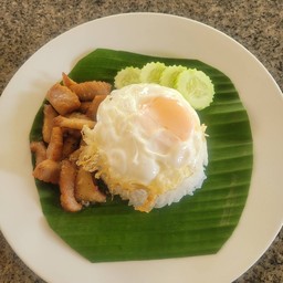 ข้าวหมูทอดราดซอสคาเฟ่
