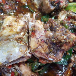 หัวปลาช่อนผัดเผ็ด