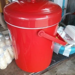 หน่อยร้านข้าวเหนียวกระติกแดง