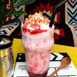 STRAWBERRY CHEESECAKE