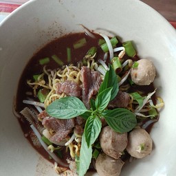 ก๋วยเตี๋ยวเรือตีนไก่ รสเด็ด