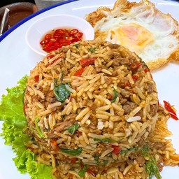 กระเพาหมูสับคลุกข้าวไข่ดาว