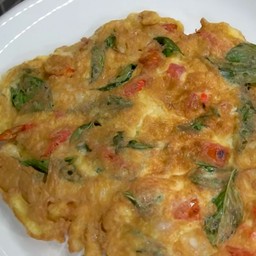 ข้าวราดไข่เจียวใบกะเพราพริกแห้ง