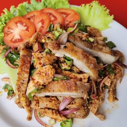 น้ำตกไก่ย่างเป็นกับข้าว