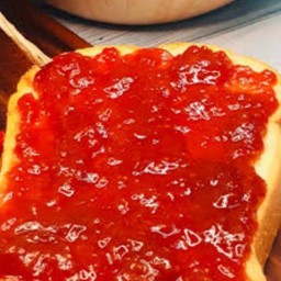 ขนมปังปิ้ง แยมเนื้อสตอเบอรี่ เนย