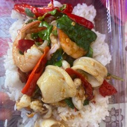 กระเพรารวมราดข้าว