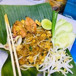 ผัดไทกุ้งสด ท่าเรือเกาะ