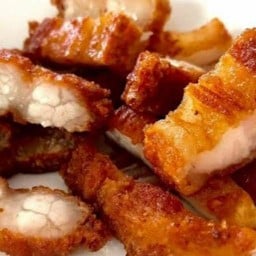 ครัวอาหารตามสั่ง น้องอุ๋ม