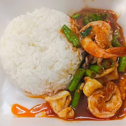 ผัดพริกแกง เป็นกับข้าว