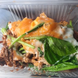 ผัดซีอิ๊วหมี่กรอบไข่เยิ้ม