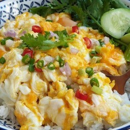 ข้าวราดไข่ขยี้พริกน้ำปลา