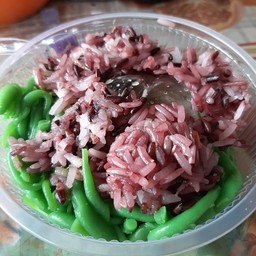 กล้วยปิ้ง and ก๋วยเตี๋ยว