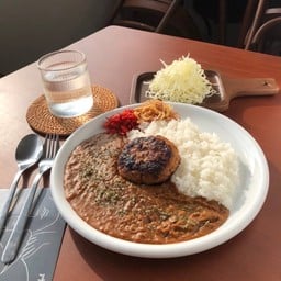 ข้าวแกงกะหรี่แฮมเบิร์กหมู