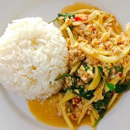 ผัดหน่อไม้ต้มใส่ไข่ใส่หมูสับ