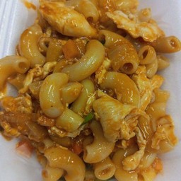 มักโรนีผัดซอส