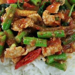 หมูผัดพริกแกงถั่ว