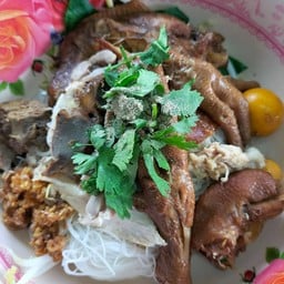 ก๋วยเตี๋ยวไก่มะระ  ปากซอยวัดใหญ่