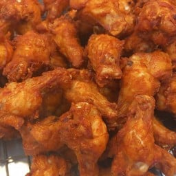 น้องโบว์ไก่ทอด(ไก่ทอดไร้น้ำจิ้ม) ตลาดดีดีย้ายมา ม.วรารักษ์ (คลอง3)