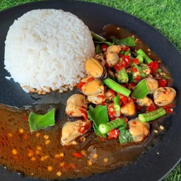 ข้าวหอยแมลงภู่ผัดพริกเผา