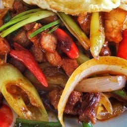 ผัดพริกหยวกไก่ราดข้าว