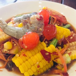 ยำไข่แดง กุ้งสด ข้าวโพด ปลาร้า