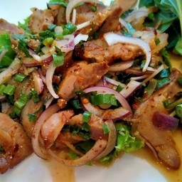 น้ำตกคอหมูย่าง