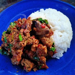 กะเพราเครื่องในไก่