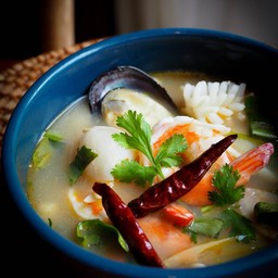 ต้มยำทะเลลิ้นจี่