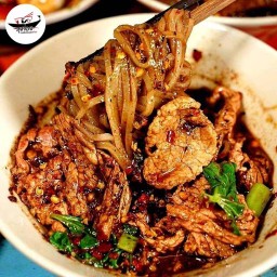 ลุงจ่อยก๋วยเตี๋ยวเรืออยุธยา (ย้ายมาเอราวัณ) ย้ายมาเอราวัณตรงข้ามไจแอนท์