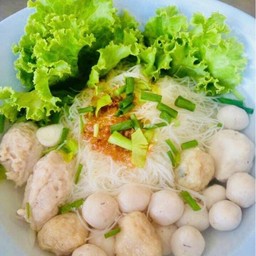 ก๋วยเตี๋ยวลูกชิ้นปลากรายน้ำใส
