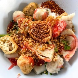 เส้นใหญ่เย็นตาโฟต้มยำแห้ง