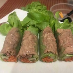 สลัดม้วนทูน่า