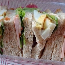 แซนวิชแฮมไข่ต้ม ขนมปังโฮลวีท