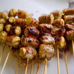 คนขายไส้ ขายไส้,ไส้ยัดไข่ย่าง