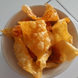 เกี๊ยวทอด พร้อมน้ำจิ้ม