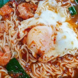 มาม่าไข่ต้มยำทะเลแซปจี้ดจ้าด