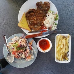 สเต็คเด็กแนว ตลาดโต้รุ้ง ร้อยเอ็ด