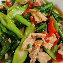 ข้าวคะน้าหมูชิ้น