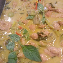 ปุ้ยขนมจีนน้ำยา อุดมสุข42เฉลียง1)ซ.บางนาตราด19